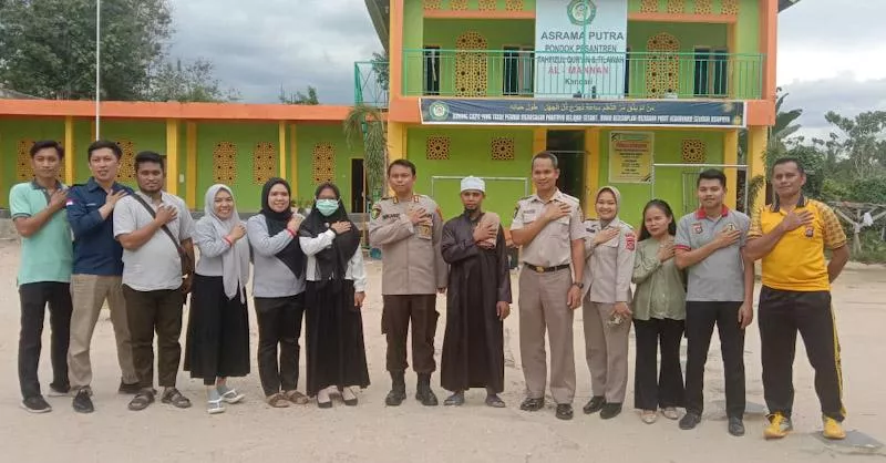 Biddokkes RS Bhayangkara Kendari Berbagi Sembako di Dua Pesantren