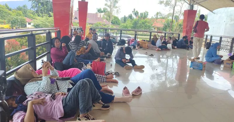 Polemik Lahan Tambang PT CDSM, Masyarakat Kembali Duduki Kantor Bupati