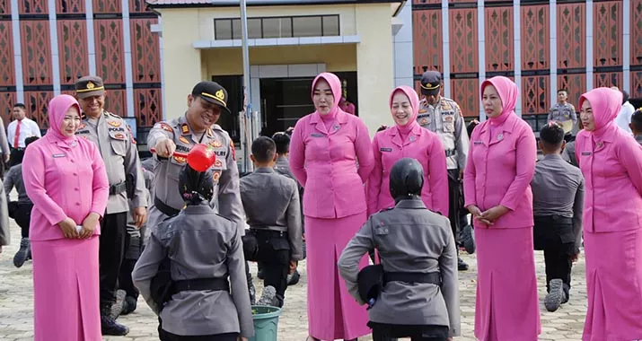 Mandi Kembang Sambut Kedatangan Para Bintara Baru Polres Konut