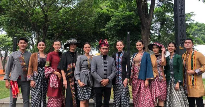 Busana Tenun Khas Sultra Sukses Tampil di Fashion Culture Swarna Gemilang Jakarta