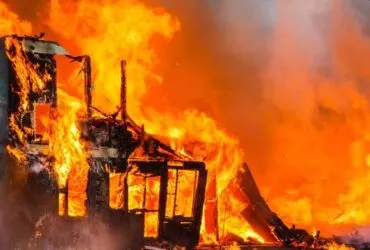 Akibat Korsleting Listrik, Dua Rumah Warga di Bombana Hangus Terbakar